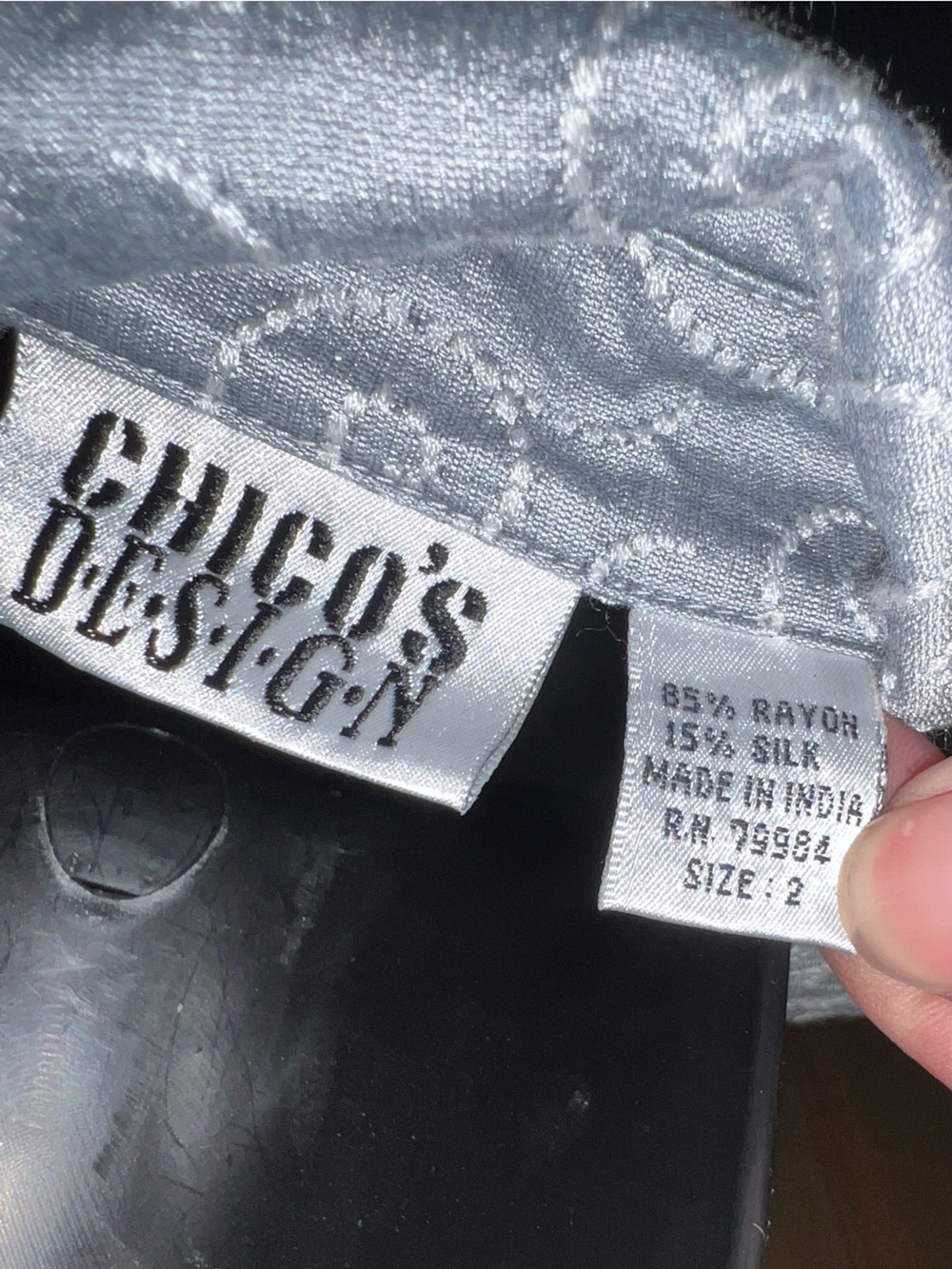 Chico's Design Gray Textured Silk Embroidered Retro Flowy Button Up Shirt Size 2 - Picture 7 of 8